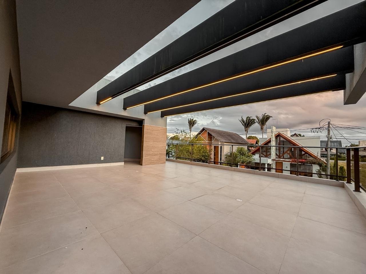 CASA - CONDOMÍNIO ÁGUAS DA SERRA/BANANEIRAS