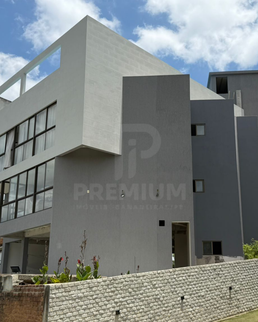 CASA PARA TEMPORADA - CONDOMÍNIO ÁGUAS DA SERRA