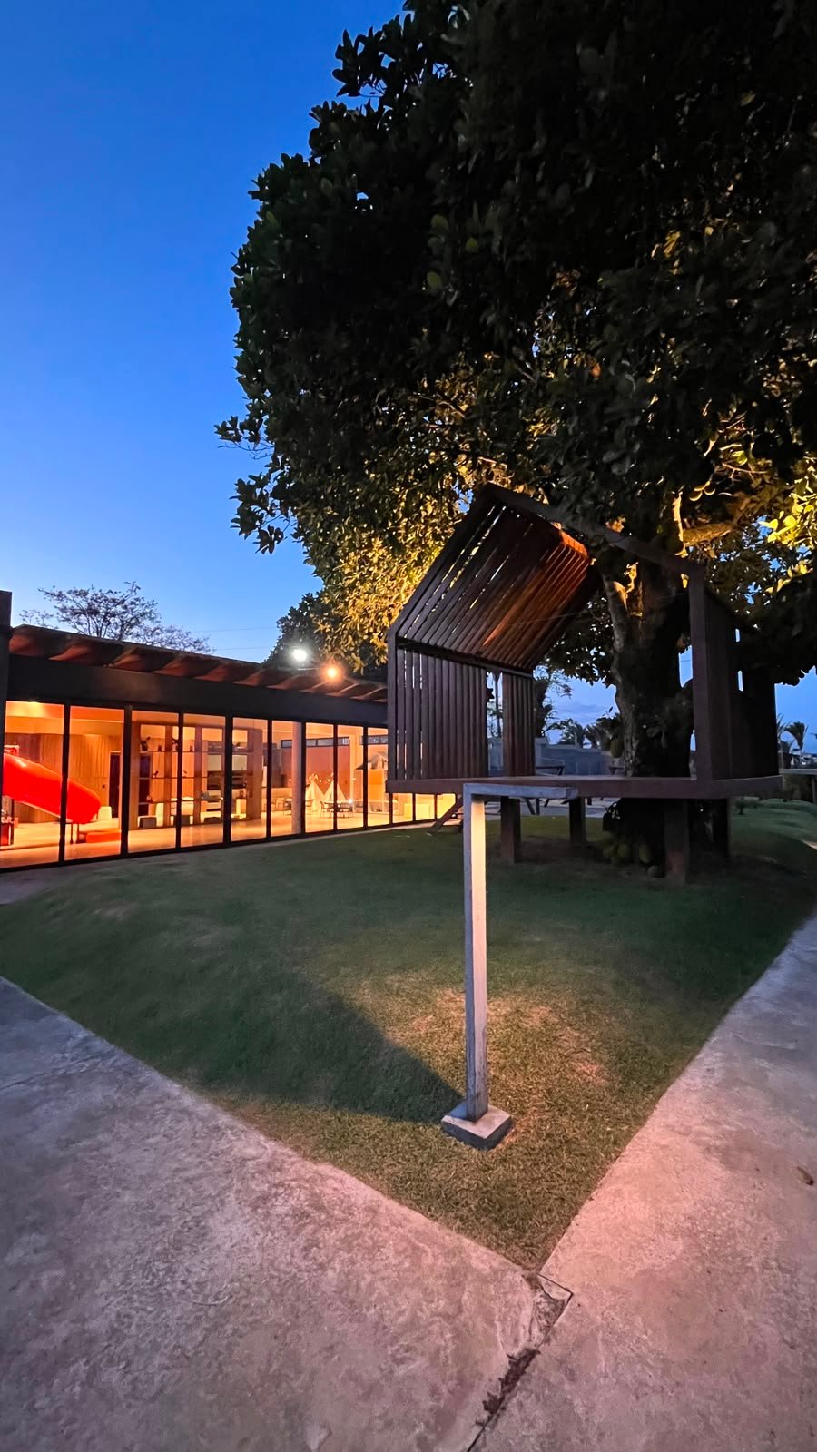 CASA - CONDOMÍNIO MONTELIER